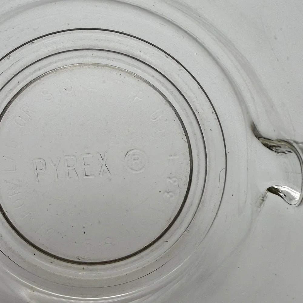 Vintage PYREX 516 Glass Measuring Cup Red Lettering Closed D-Handle 2 Cup 1 Pint